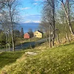 Bed & Breakfast Comfortable Near Senja *